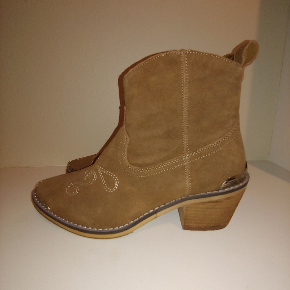 Suede boots